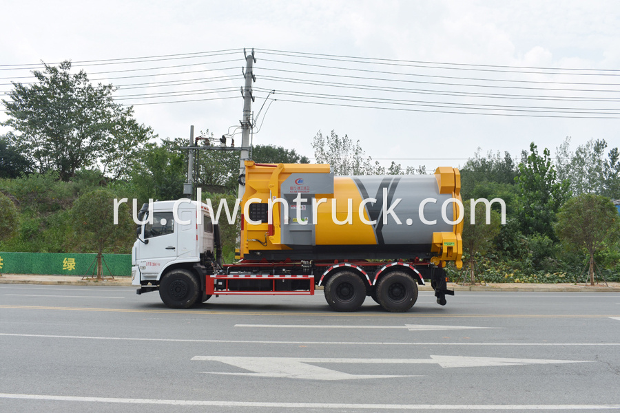 hook lifter truck 6